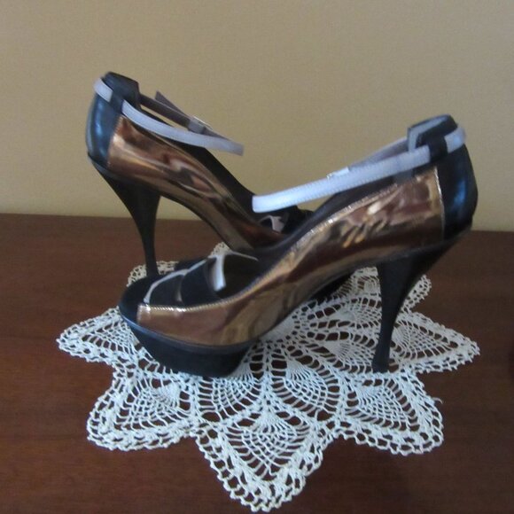 Great Pair of Marni High Heel Black & Gold Mary Jane Leather Heels SZ 39 or 8 US - Picture 3 of 7